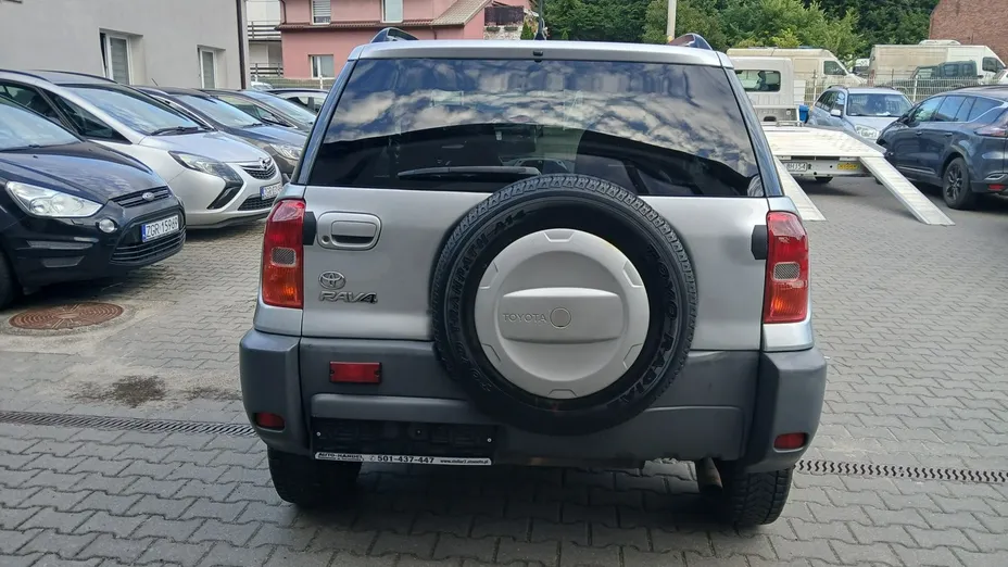TOYOTA RAV4 -