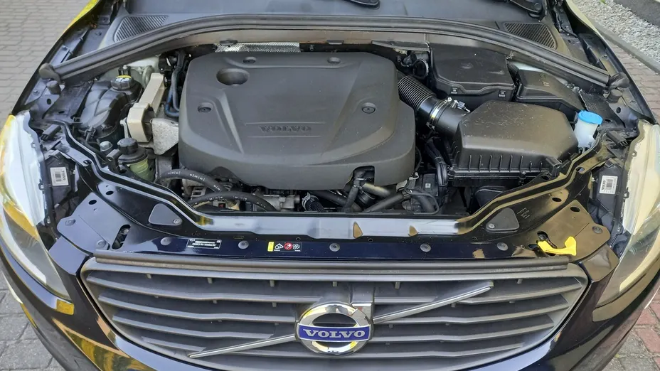 VOLVO XC60 -
