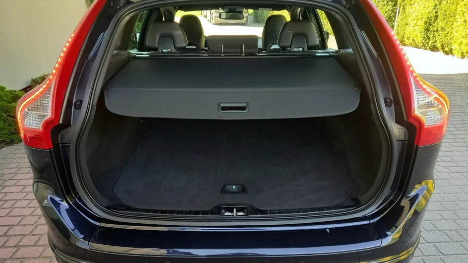 VOLVO XC60 -