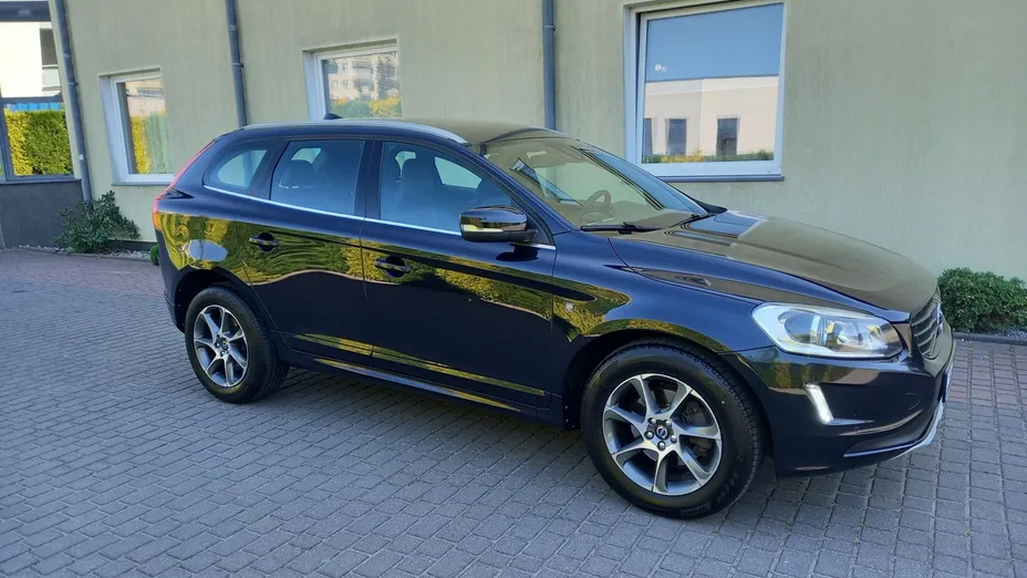 VOLVO XC60 -