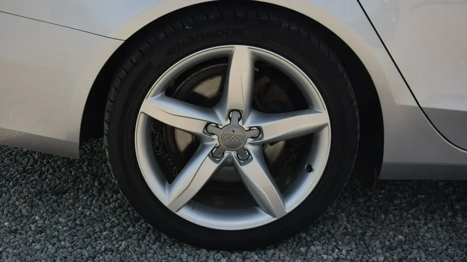 AUDI A4 -