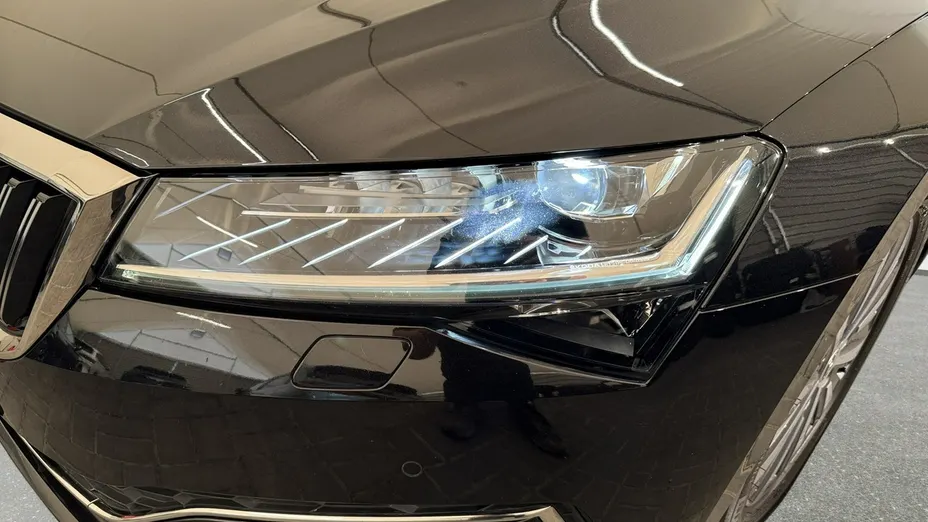 SKODA Superb -