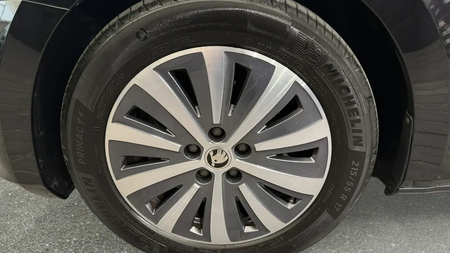 SKODA Superb -
