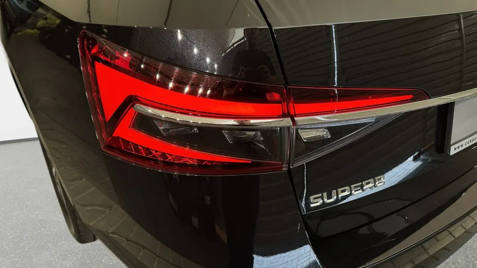SKODA Superb -
