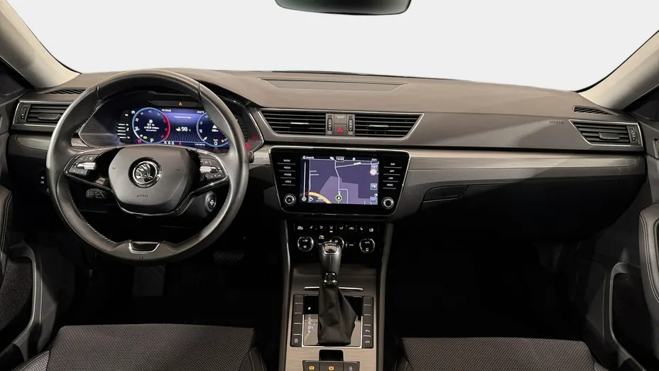 SKODA Superb -