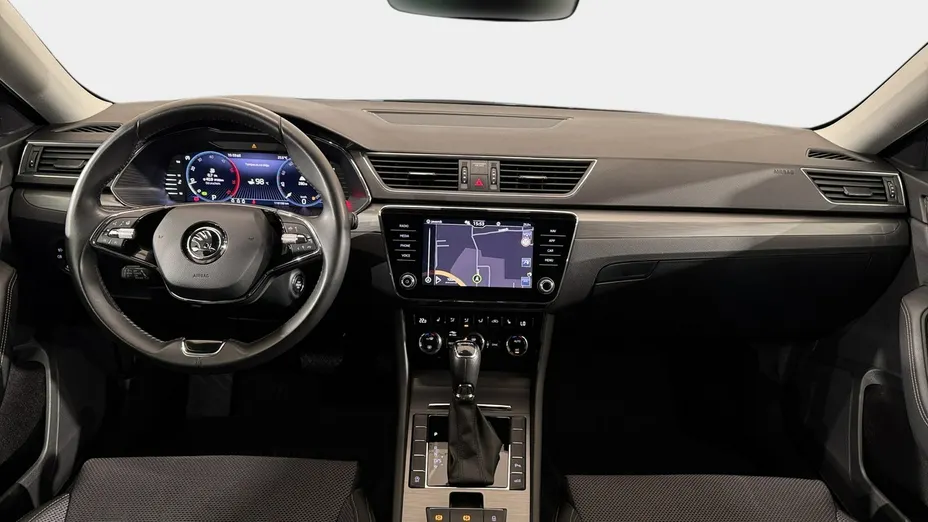 SKODA Superb -