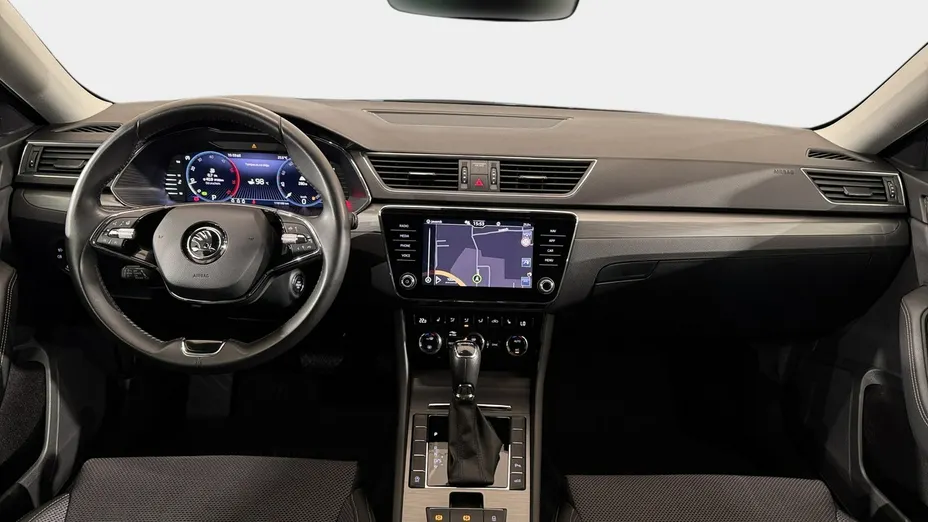 SKODA Superb -