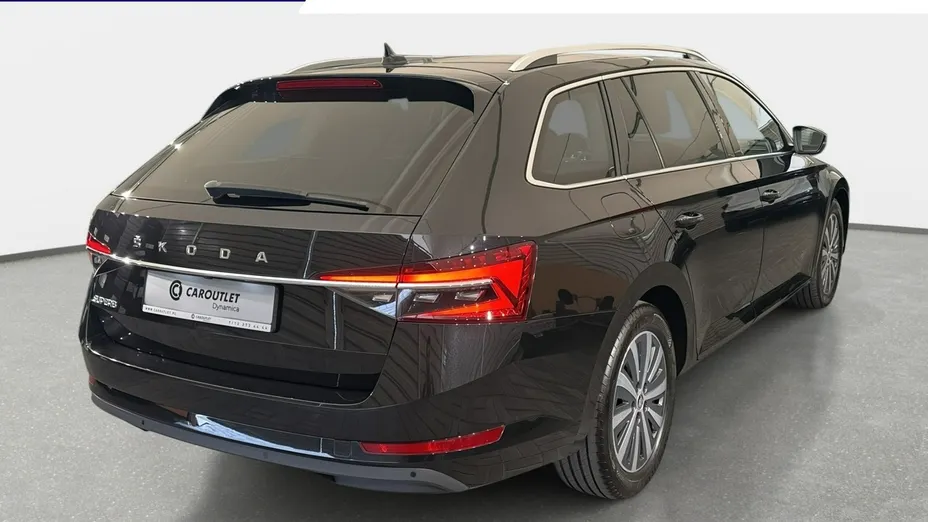 SKODA Superb -
