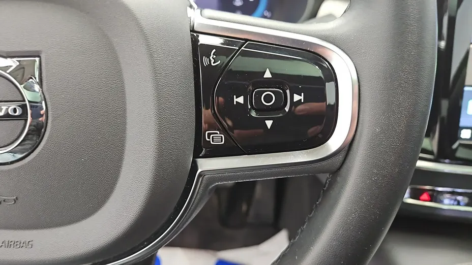 VOLVO S90 -