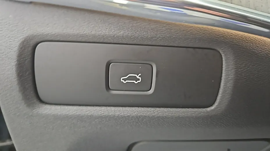 VOLVO S90 -