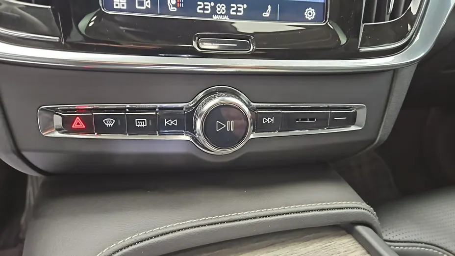 VOLVO S90 -