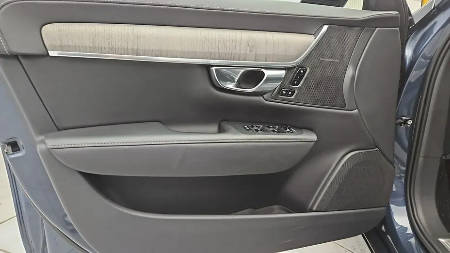 VOLVO S90 -