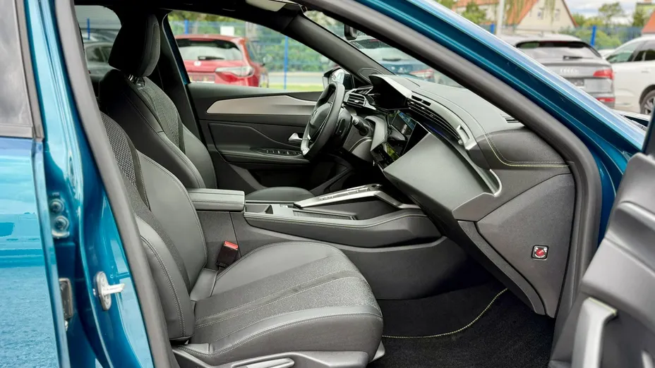 PEUGEOT 408 -