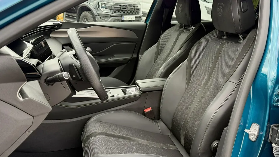 PEUGEOT 408 -