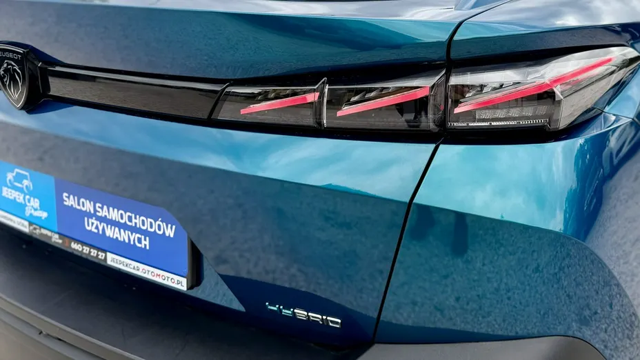 PEUGEOT 408 -