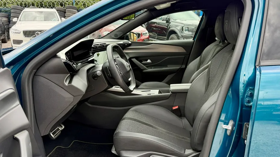 PEUGEOT 408 -
