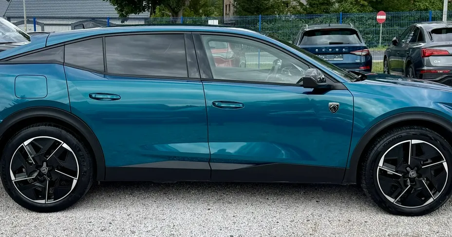 PEUGEOT 408 -