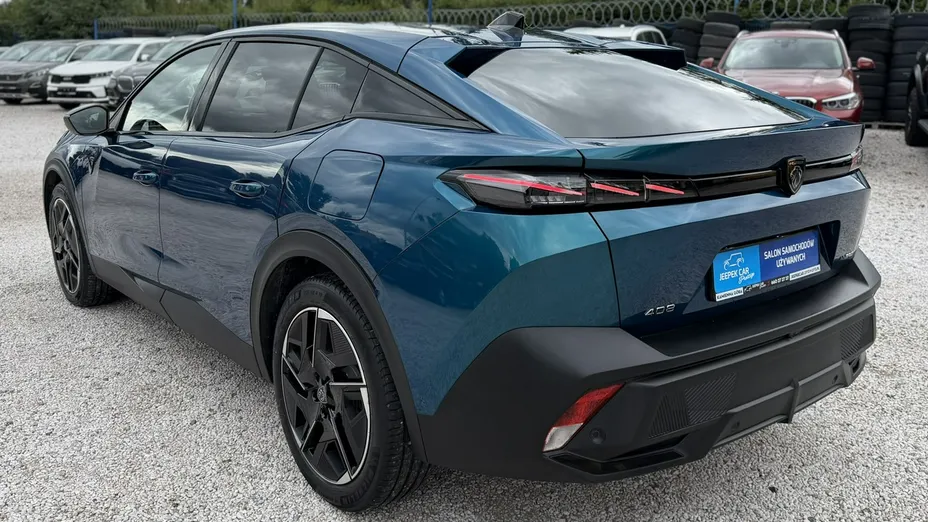 PEUGEOT 408 -