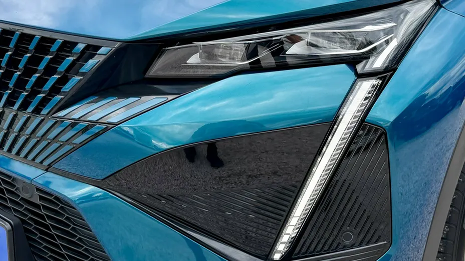 PEUGEOT 408 -