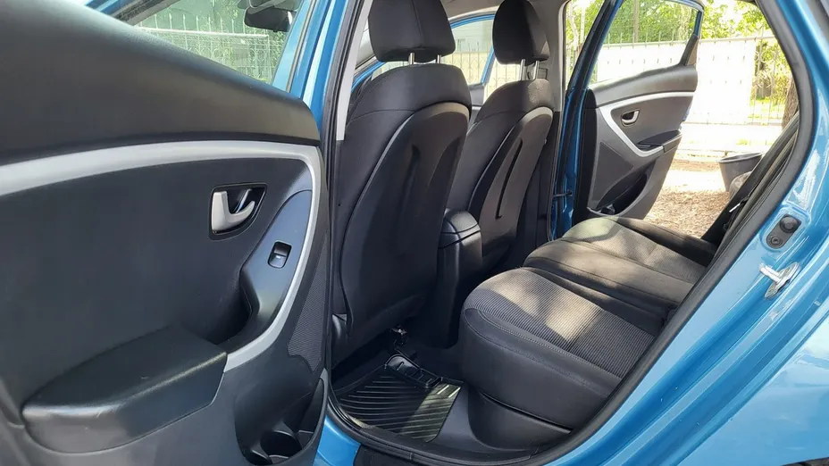HYUNDAI i30 -