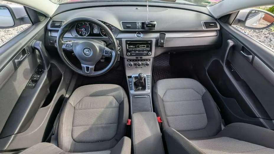 VOLKSWAGEN Passat -