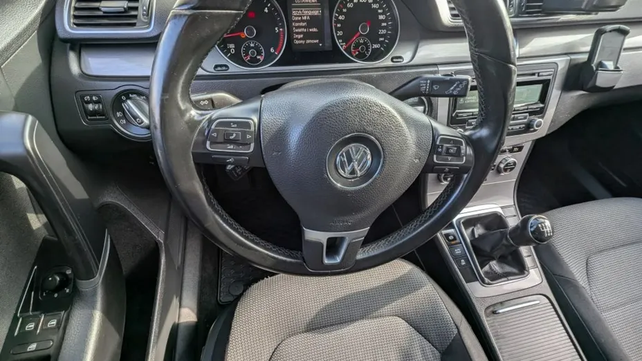 VOLKSWAGEN Passat -