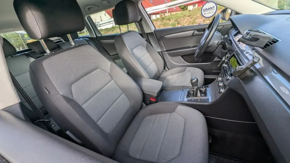 VOLKSWAGEN Passat -