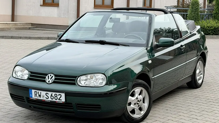 VOLKSWAGEN Golf -
