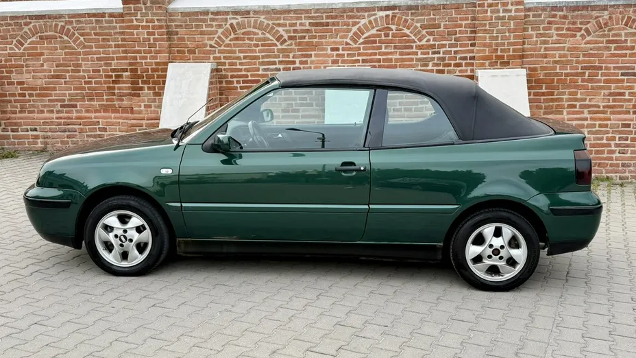 VOLKSWAGEN Golf -