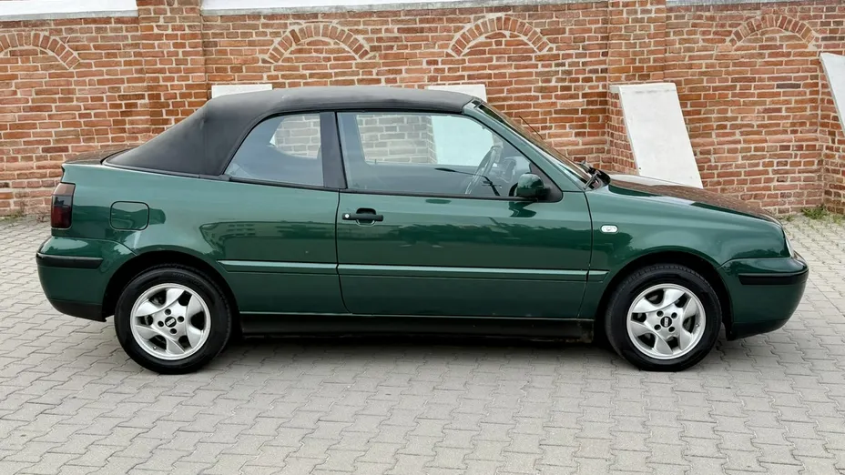 VOLKSWAGEN Golf -