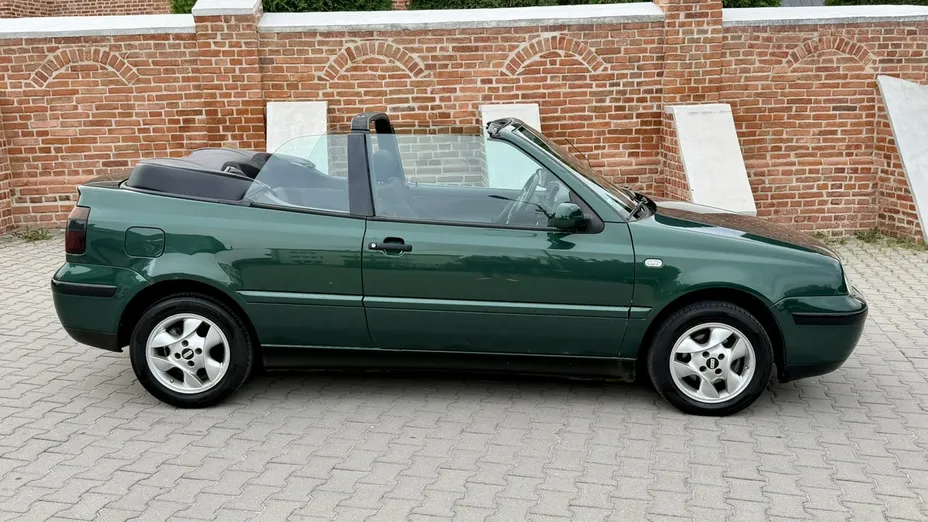 VOLKSWAGEN Golf -