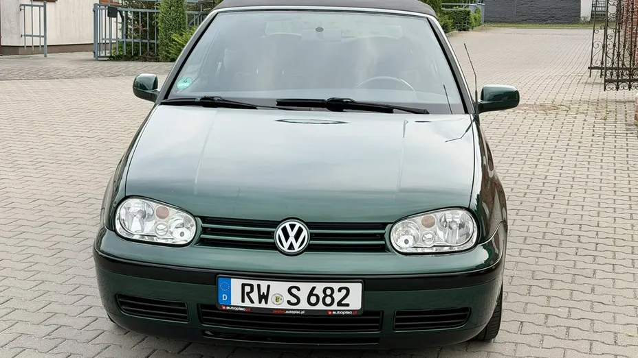 VOLKSWAGEN Golf -