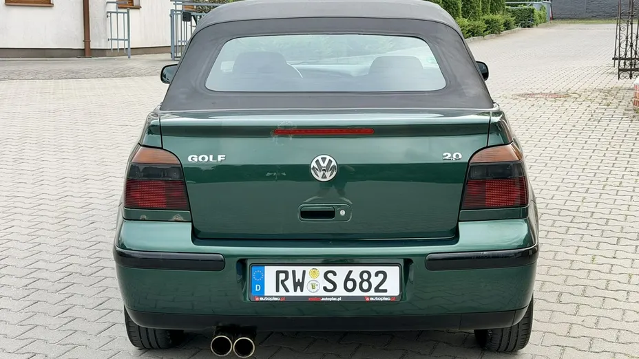 VOLKSWAGEN Golf -