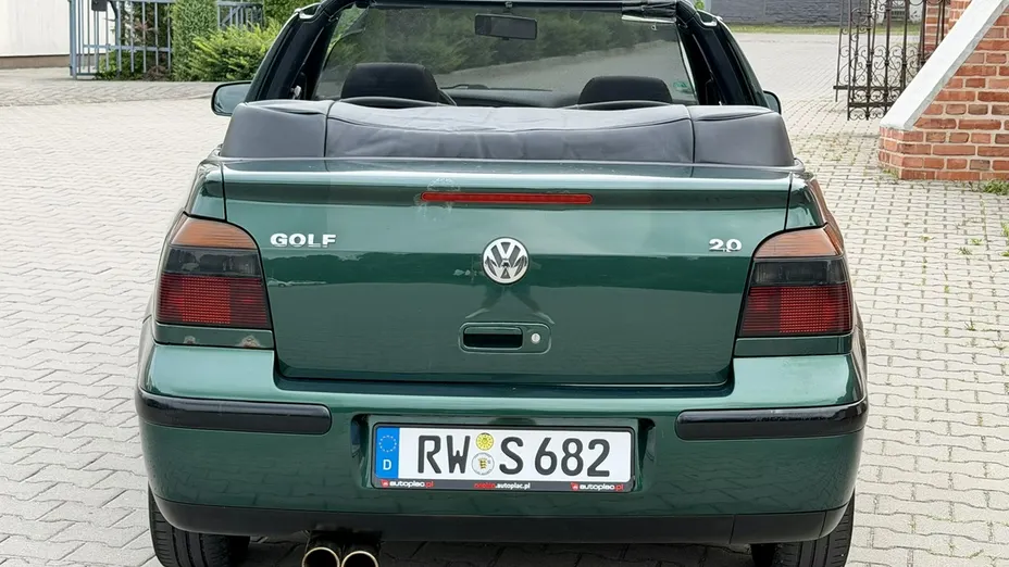 VOLKSWAGEN Golf -