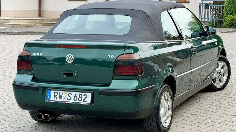 VOLKSWAGEN Golf -