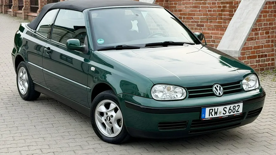 VOLKSWAGEN Golf -