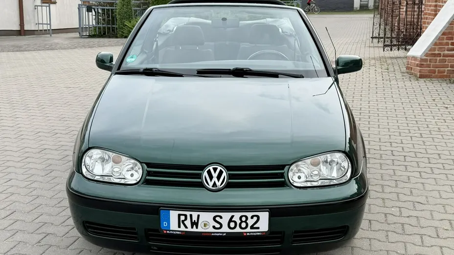 VOLKSWAGEN Golf -
