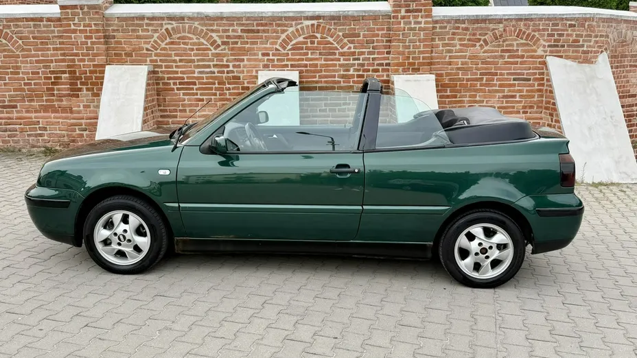 VOLKSWAGEN Golf -