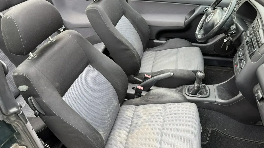 VOLKSWAGEN Golf -