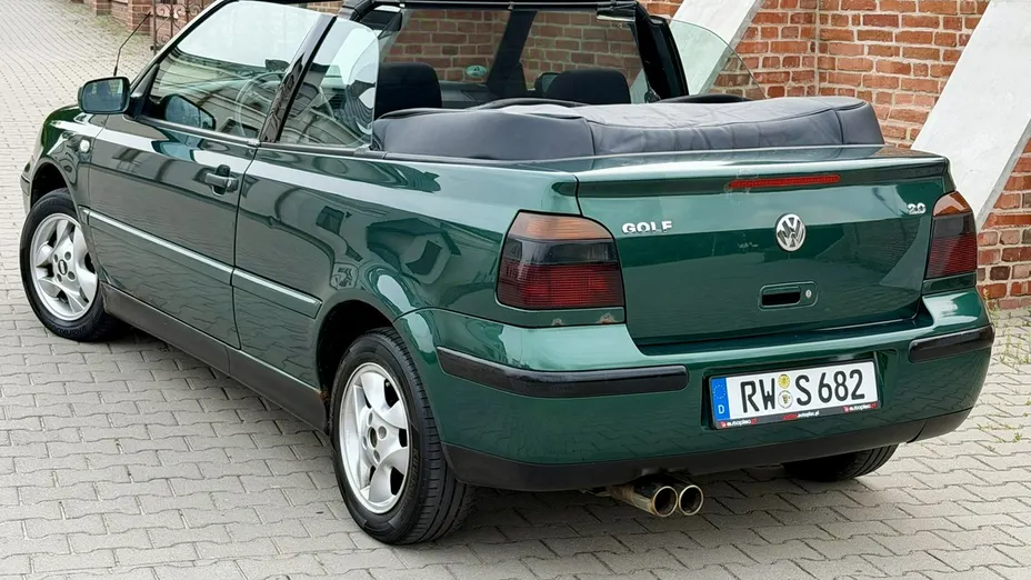 VOLKSWAGEN Golf -