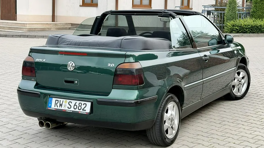 VOLKSWAGEN Golf -