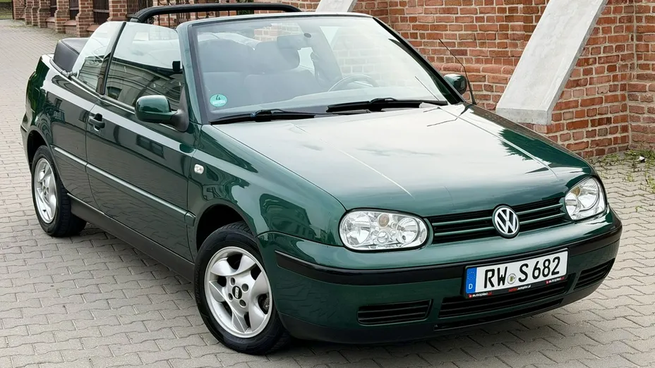 VOLKSWAGEN Golf -