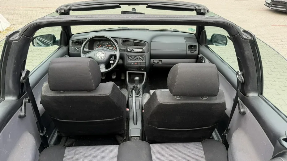 VOLKSWAGEN Golf -