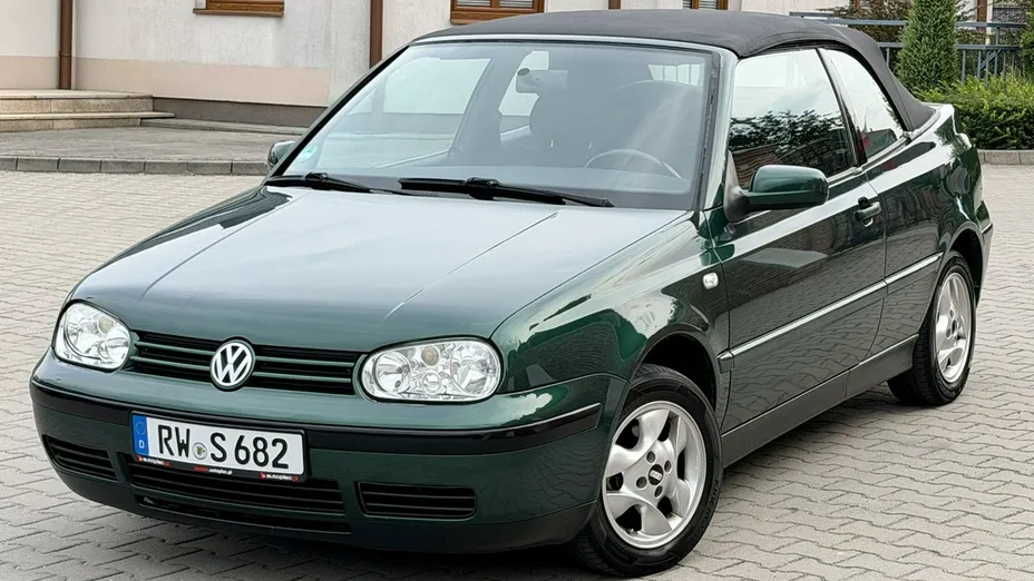VOLKSWAGEN Golf -
