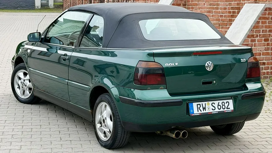 VOLKSWAGEN Golf -