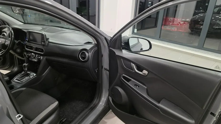 HYUNDAI Kona -