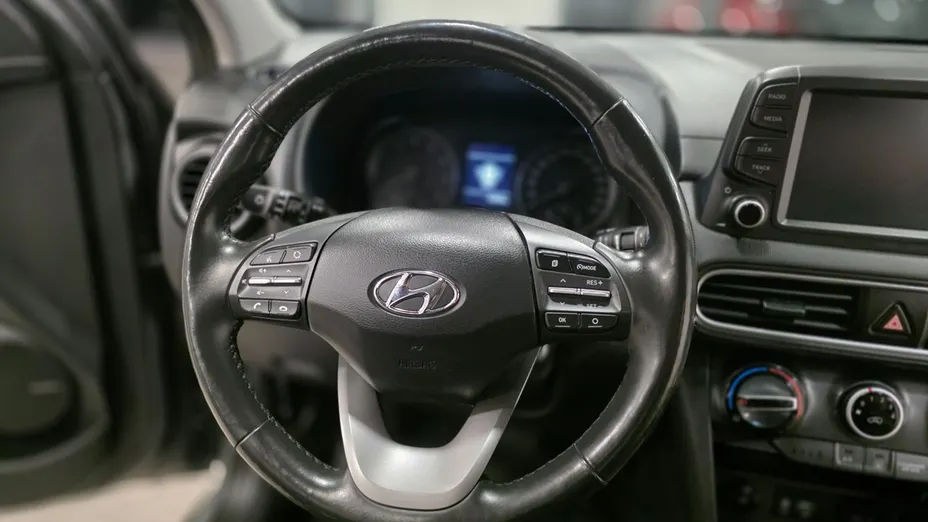 HYUNDAI Kona -