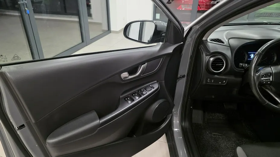 HYUNDAI Kona -