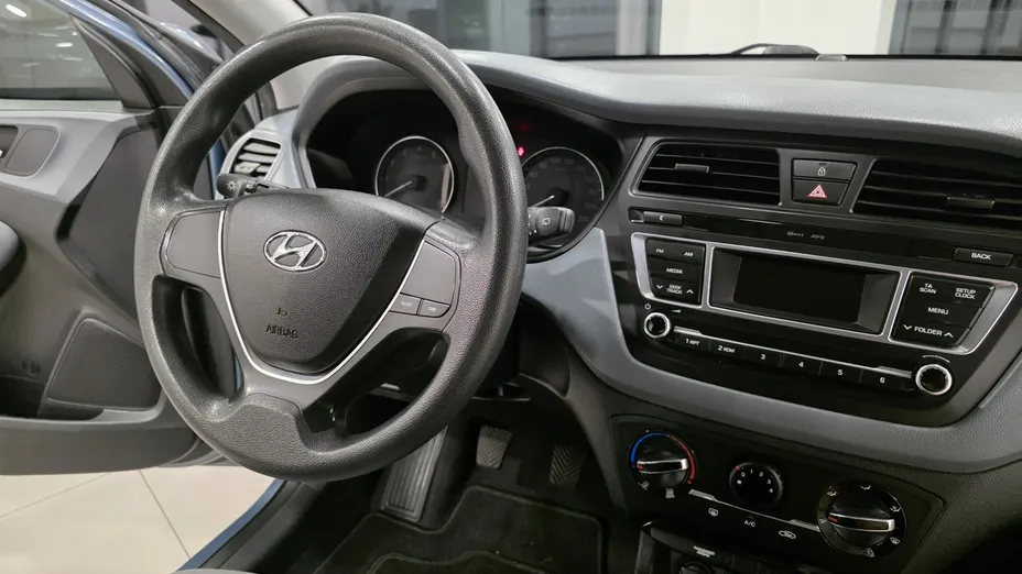 HYUNDAI i20 -