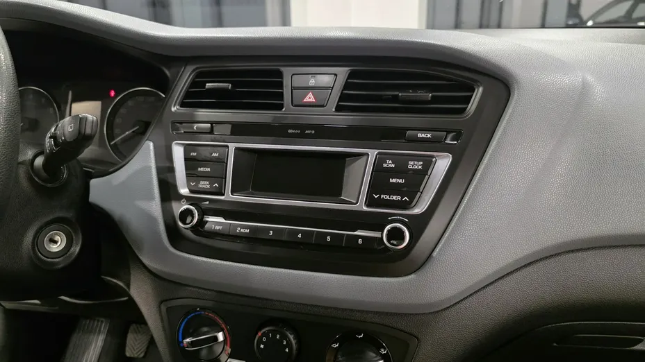 HYUNDAI i20 -